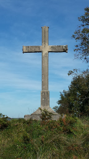 Croix Au Sommet De L'oppidum