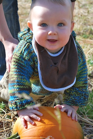 [2008-10-18 Myron at Apple Hill Pumpkin Patch 011[6].jpg]