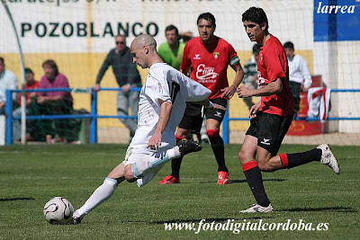 Imagen de un partido disputado en el polideportivo municipal durante la pasada campaña. Foto cedida por: Larrea, www.fotodigitalcordoba.es