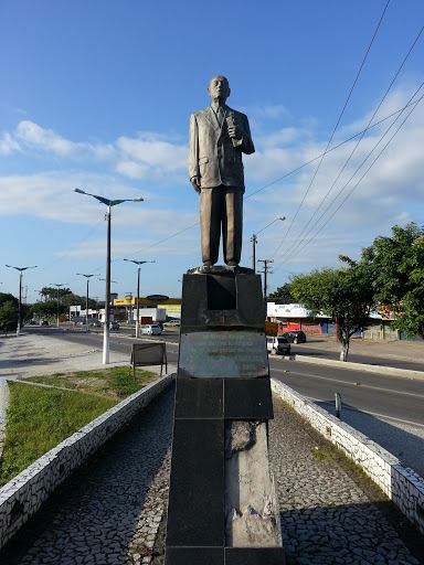 Estátua Gerônimo Gadelha