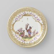 Schotel, veelkleurig beschilderd met chinoiserieën