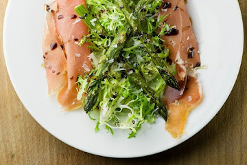 Frisee Salad with Grilled Asparagus and Proscuitto