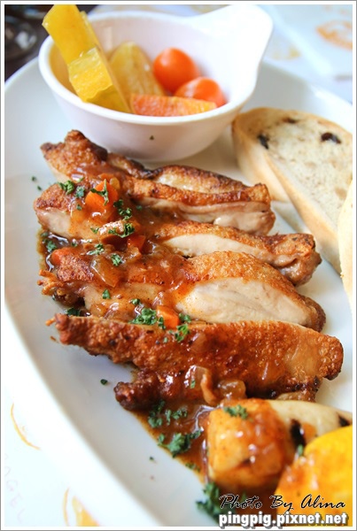 花蓮市 Sarlee's 莎莉的經典美食世界 -早午餐 香烤雞腿皮脆肉多汁