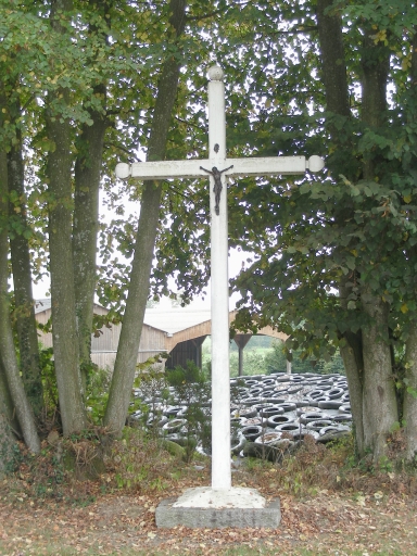 Croix Monumental De Mesneuf
