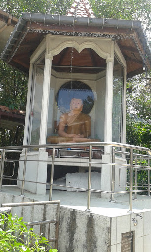 Nelumdeniya Buddha Statue