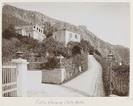 Smalle weg met de villa's Louise en Isola Bella