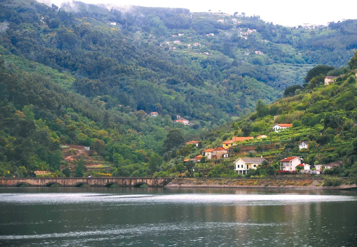 Uniworld-Queen-Isabel-Douro-River - Guests will marvel at majestic scenery as Uniworld's Queen Isabel makes her journey along the serene Douro River Valley in Portugal and Spain.