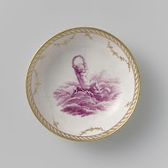 Schotel met een putto op wolken