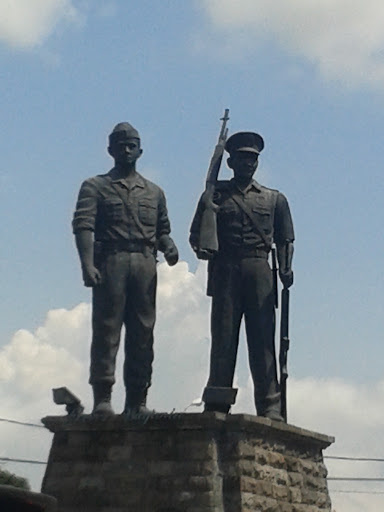 Dua Pejuang Statue