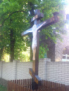 Крест возле церкви.
