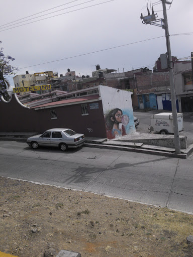 Mural Niña Y La Goma De Mascar 