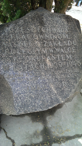 Kamień ku czci Pracowników Zakładu Z.W.L.E. im. Róży Luksemburg