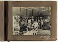 Interieur van de slagerij van J.A. v.d. Vegt, Spuisteeg 5, Hilversum