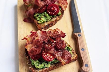 Crisp bacon & avocado toasts