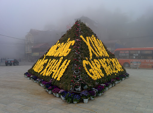 New Year Flower Pyramid