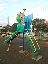 ｢カマキリ滑り台｣鶴の宮児童公園