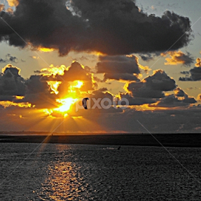 Quando o sol se junta ao mar ... by Ana Batista Constantino - Landscapes Waterscapes
