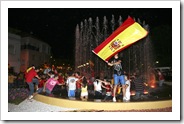 Refrescante celebración en la fuente de la Plaza de la Constitución.