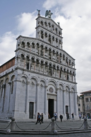 [Katedral i Lucca.jpg]