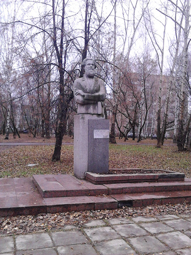 Памятник Короленко Владимиру Галактионовичу 