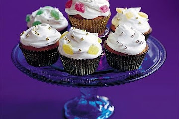 Snow-capped fairy cakes