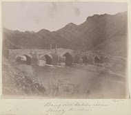 Stenen brug over de rivier de Daliki bij Shiraz-Buchire