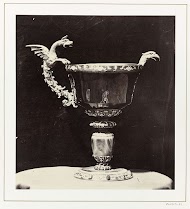 Beker met gevleugelde draak en roofvogel