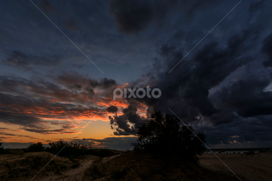 Blue and red sunset by Robert Namer - Landscapes Sunsets & Sunrises