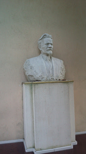 Памятник С Бородой