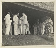 Genodigden met elkaar in gesprek