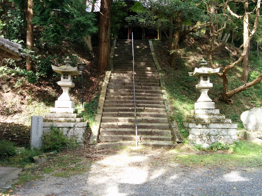 高倉神社　石灯籠
