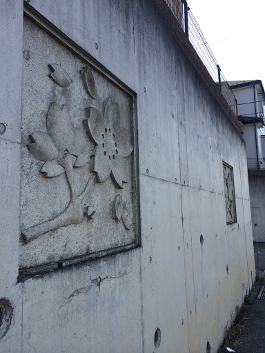 Portal - 桜のレリーフ群