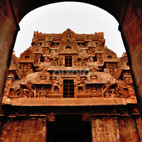 Brihadeeswara temple gate by Akash Kumar - Buildings & Architecture Places of Worship