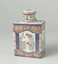 Theebus van veelkleurig beschilderde faïence