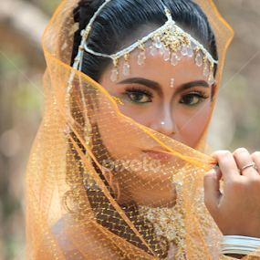 look at me by Cak Soeryo - People Portraits of Women