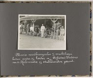 Mannen poserend met landbouwproducten