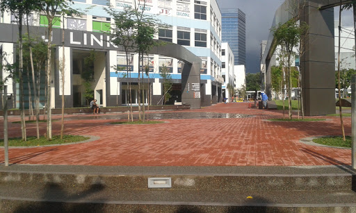 Walkway to JCube and Jurong Regional Library