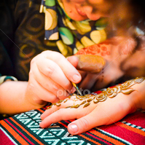 Henna Tattoo Booth by The Bandwagon Chic - Novices Only Street & Candid