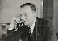 Minister J.A.W. Burger aan de telefoon
