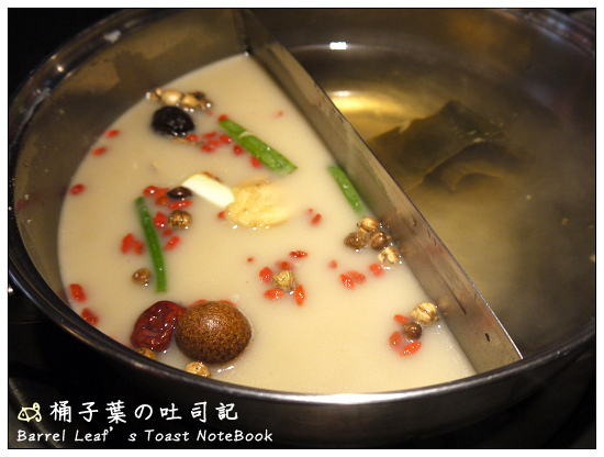 天麻蒙古鴛鴦火鍋專賣 -- 雖然手掌蝦沒有手掌大~但肉質真的一極棒!