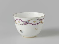 Kop zonder oor, beschilderd met strooibloemen en gouden lovertjes