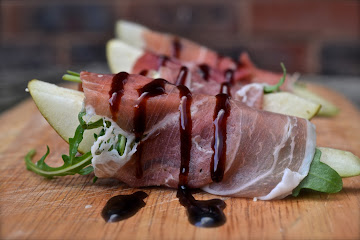 Prosciutto, Pear and Gorgonzola Bites