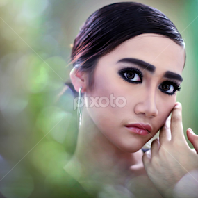 Dewi Amore by Aldi Insight - People Professional People