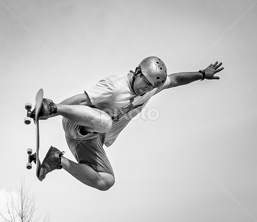 Flying Peter by Jason Green - Sports & Fitness Skateboarding