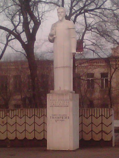 Памятник Тимирязеву К А