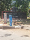 Fakultas Teknik Statue