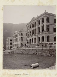 Gezicht op gebouwen aan Queens garden in Hong Kong