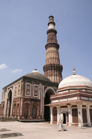 [Three Monuments[2].jpg]