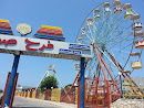 Sour Luna Park Giant Wheel