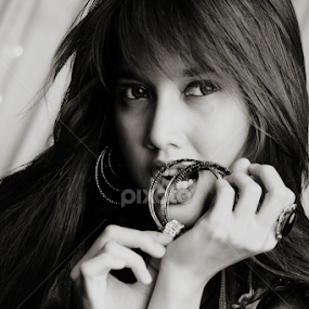 tempting bites by Ramy Moeharam - Black & White Portraits & People